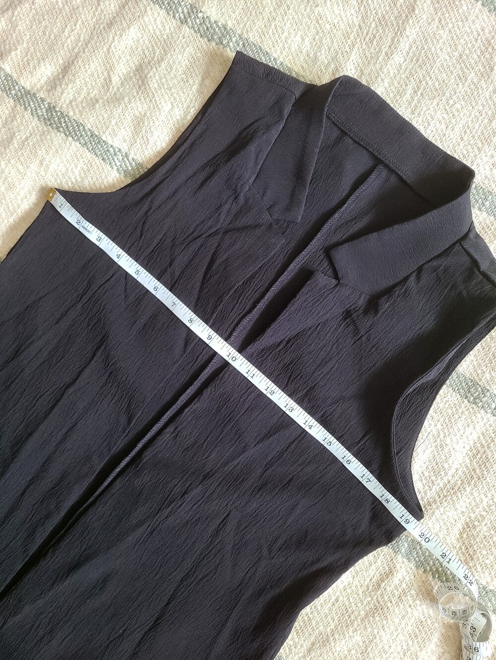 Long Black Sleeveless Vest - Picture 7 of 10